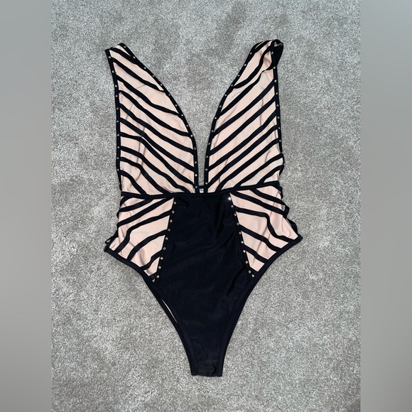 ASOS DESIGN lattice plunge swimsuit with jewel detail in black Size US 10 - Picture 5 of 7